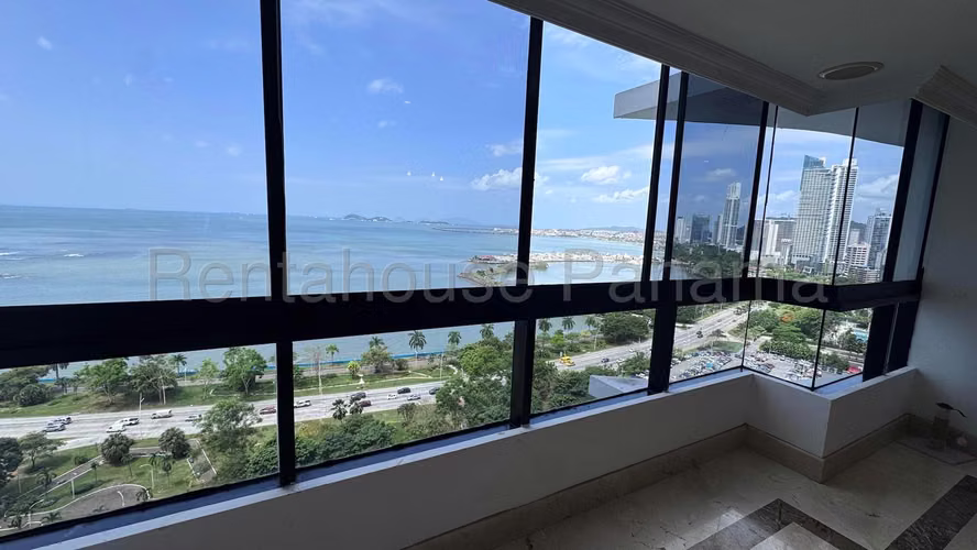 Vendo Apartamento de 332 m² en PH Princesa del Mar, Avenida Balboa 27-167GG