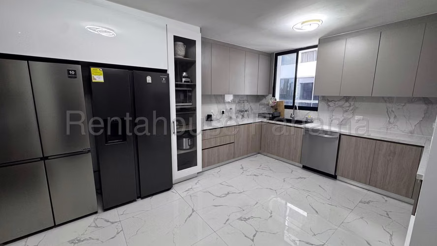 Vendo Apartamento de 332 m² en PH Princesa del Mar, Avenida Balboa 27-167GG