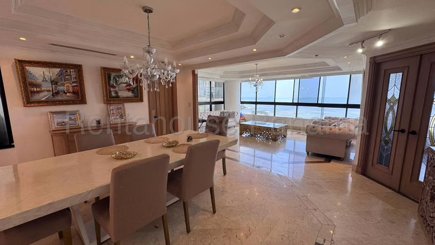 Vendo Apartamento de 332 m² en PH Princesa del Mar, Avenida Balboa 27-167GG