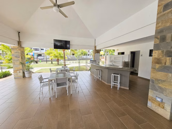Venta Casa Unifamiliar de Esquina en PH Olympus - Brisas Norte. Haga una oferta