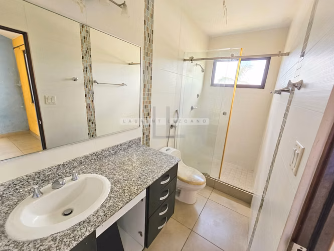 Venta Casa Unifamiliar de Esquina en PH Olympus - Brisas Norte. Haga una oferta