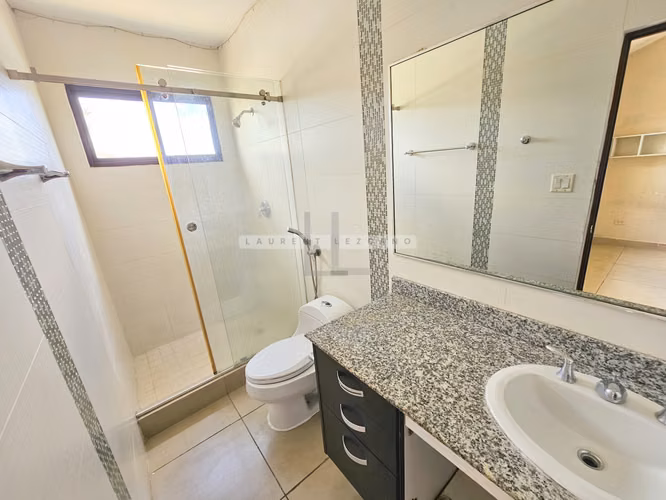 Venta Casa Unifamiliar de Esquina en PH Olympus - Brisas Norte. Haga una oferta