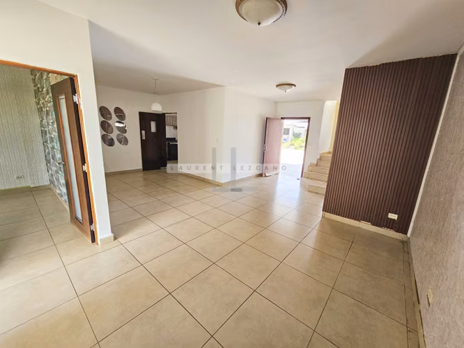 Venta Casa Unifamiliar de Esquina en PH Olympus - Brisas Norte. Haga una oferta