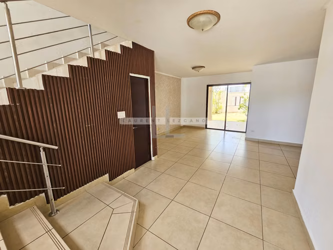Venta Casa Unifamiliar de Esquina en PH Olympus - Brisas Norte. Haga una oferta