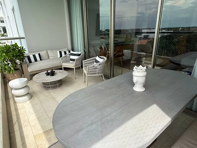 Apartamento en Santa Maria Completamente Remodelado con Amplio Balcón y Vistas al Campo de Golf