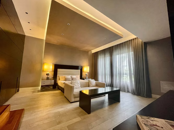 Moderna Casa en Coco del Mar | Piscina, Sauna, Cine Privado, Cava de Vinos y 780 m² de Elegancia