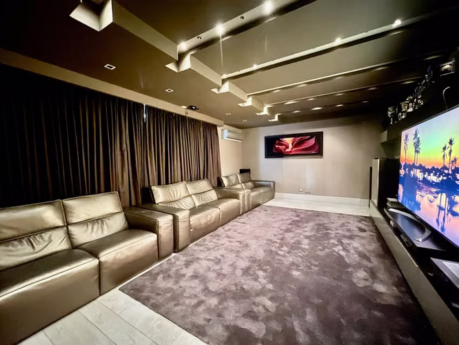 Moderna Casa en Coco del Mar | Piscina, Sauna, Cine Privado, Cava de Vinos y 780 m² de Elegancia