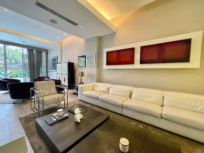 Moderna Casa en Coco del Mar | Piscina, Sauna, Cine Privado, Cava de Vinos y 780 m² de Elegancia