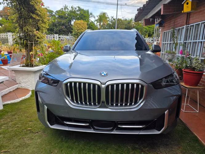 BMW X5 xDrive40i 2024 COMO NUEVO