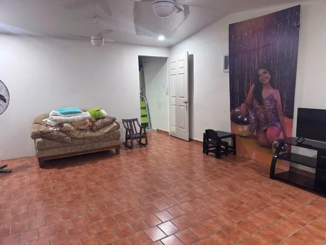 ALQUILER CASA VILLA LUCRE VACÍA