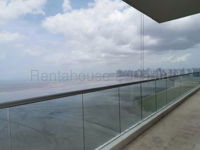 Apartamento en Venta en Costa del Este. 27-721.