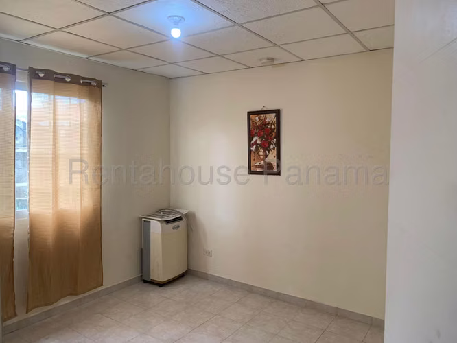 Casa en Venta en Tocumen. 27-680.
