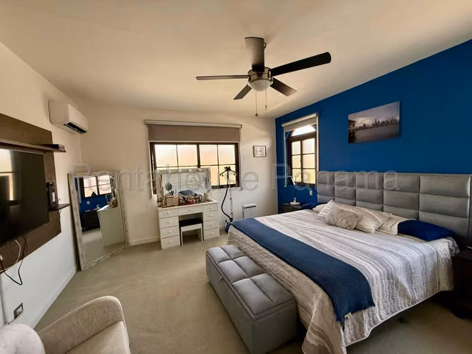 Casa en Venta en Costa Sur. 27-269.