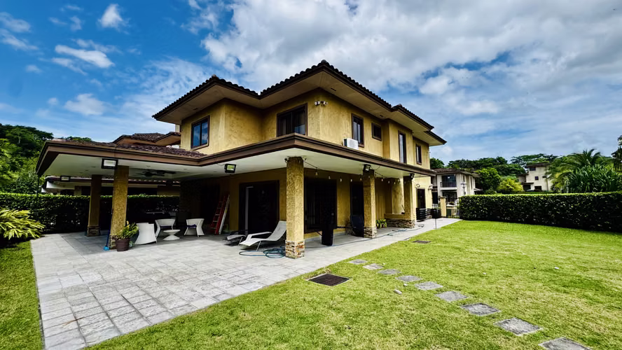 EMBASSY CLUB Residencia familiar de Lujo  5 Recamaras Gran Patio $4,600