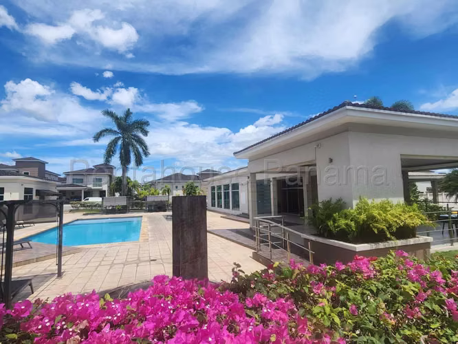 Alquiler de Casa en Condado del Rey Dorado Village KC