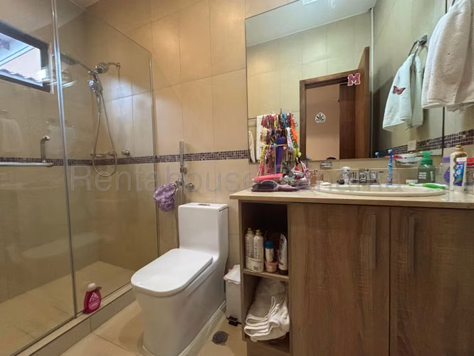 Alquiler de Casa en Costa Sur EL DORAL