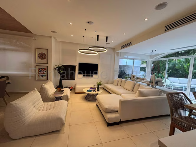 Alquiler de Casa en Costa Sur EL DORAL
