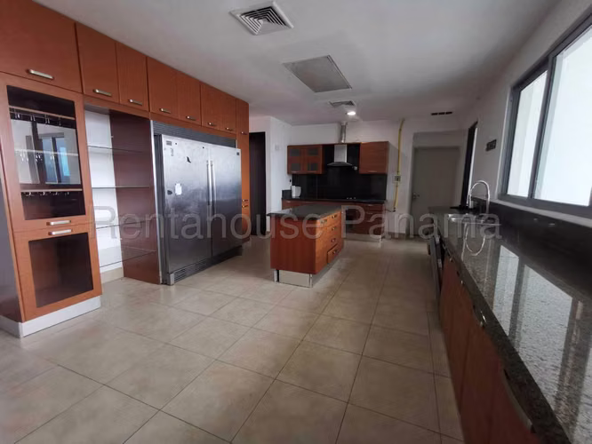 Vendo Apartamento en Costa del Este TEN TOWER OF27-721