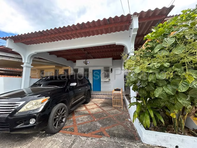 Alquilo Casa en CONDADO DEL REY OF27-713