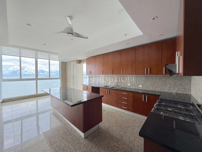 Alquiler de Apartamento en PH The Point – Punta Paitilla