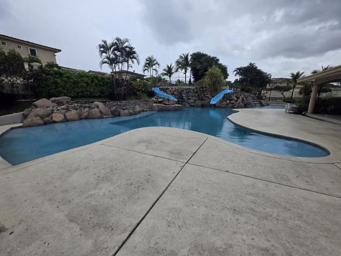 SUPER GANGA CASA 3R2.5B2P EN BARRIADA EN CONDADO USD 350000