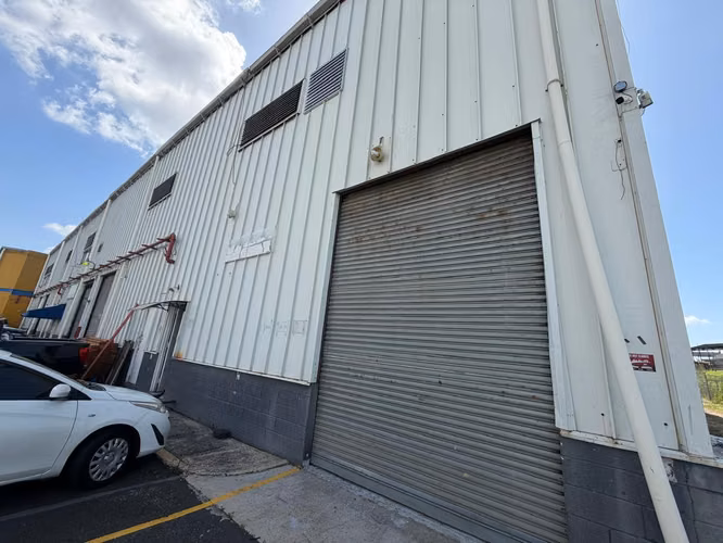 GALERA RENT STEPS FROM SQUARE TOCUMEN