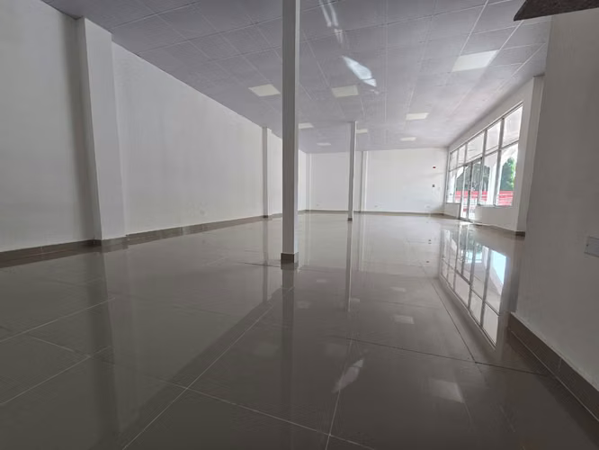 ALQUILER DE AMPLIO LOCAL DE 108.75 M2 EN ALBROOK AQ
