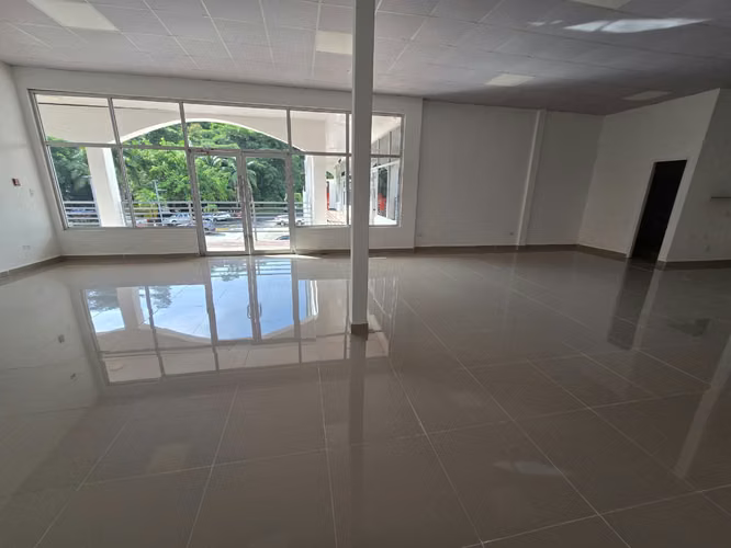 ALQUILER DE AMPLIO LOCAL DE 108.75 M2 EN ALBROOK AQ