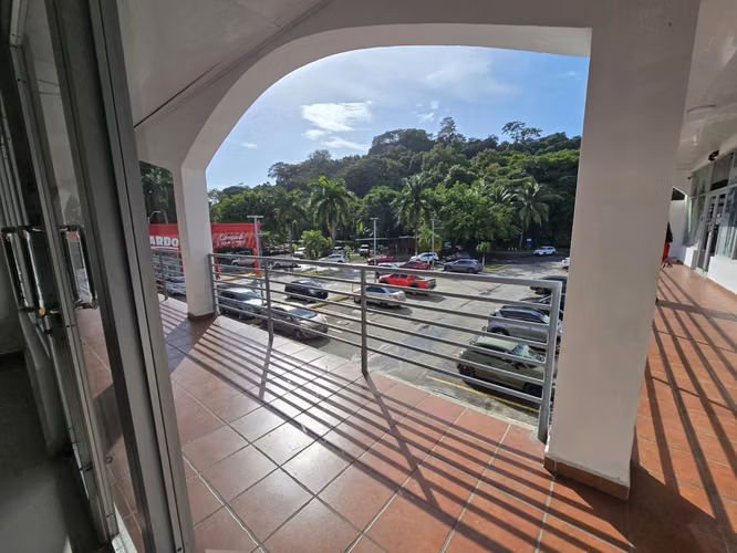 ALQUILER DE AMPLIO LOCAL DE 108.75 M2 EN ALBROOK AQ