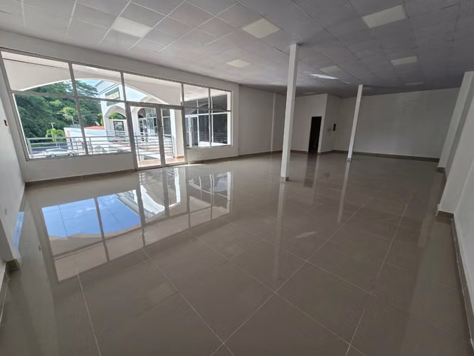 ALQUILER DE AMPLIO LOCAL DE 108.75 M2 EN ALBROOK AQ