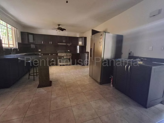 Casa en venta en Paseo Dorado Condado del Rey