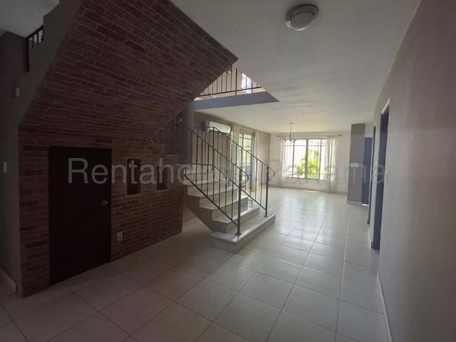 Casa en venta en Paseo Dorado Condado del Rey