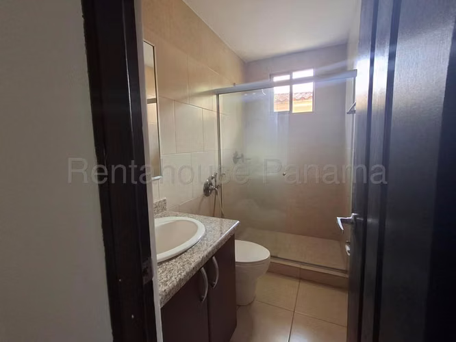 Casa en venta en Paseo Dorado Condado del Rey