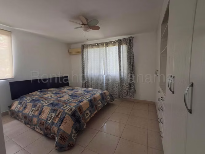 Casa en venta en Paseo Dorado Condado del Rey