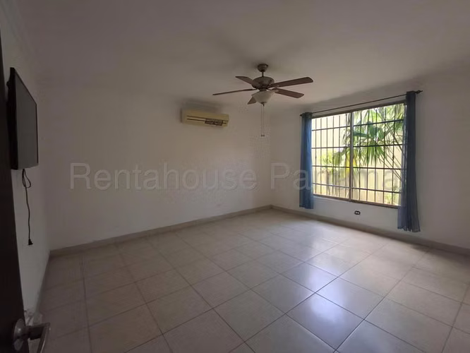Casa en venta en Paseo Dorado Condado del Rey