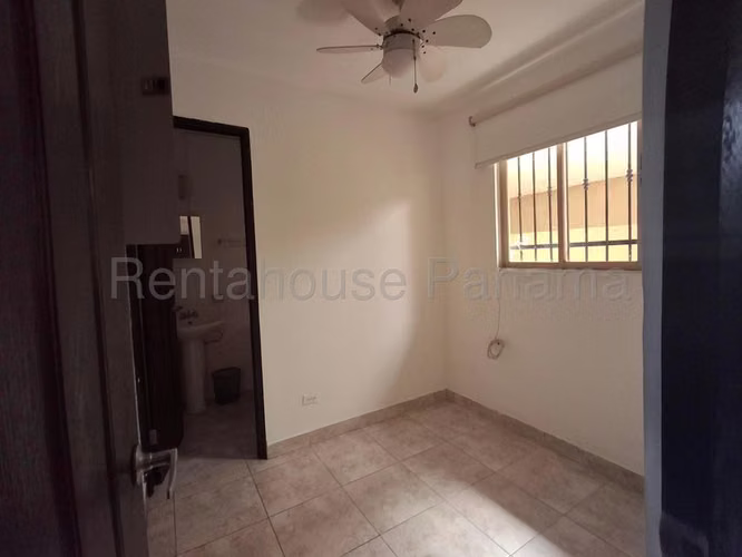 Casa en venta en Paseo Dorado Condado del Rey