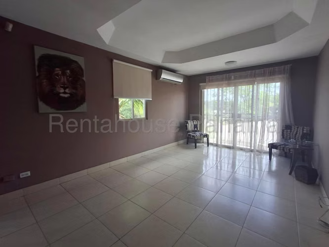 Casa en venta en Paseo Dorado Condado del Rey