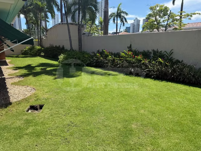 Venta de casa en Residencial Costa Serena | Costa del Este. E.L