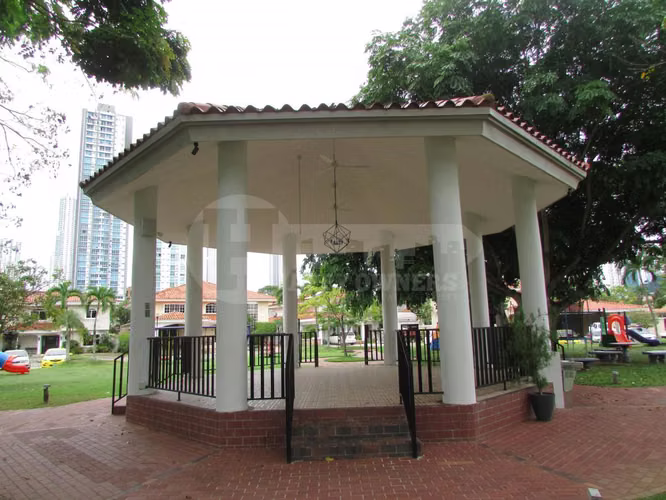 Venta de casa en Residencial Costa Serena | Costa del Este. E.L