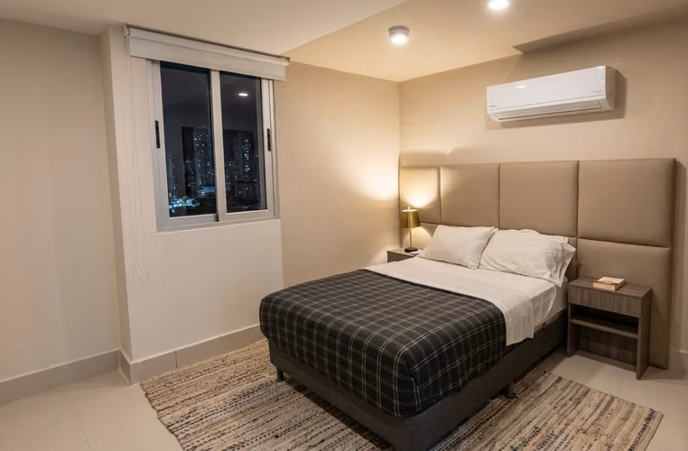. Apartamento en Via España I amoblado | 1 Rec | Con acceso a vías principales