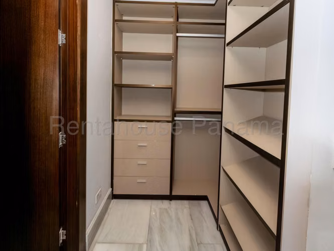 Se Alquila Apartamento en Paitilla LA27-711