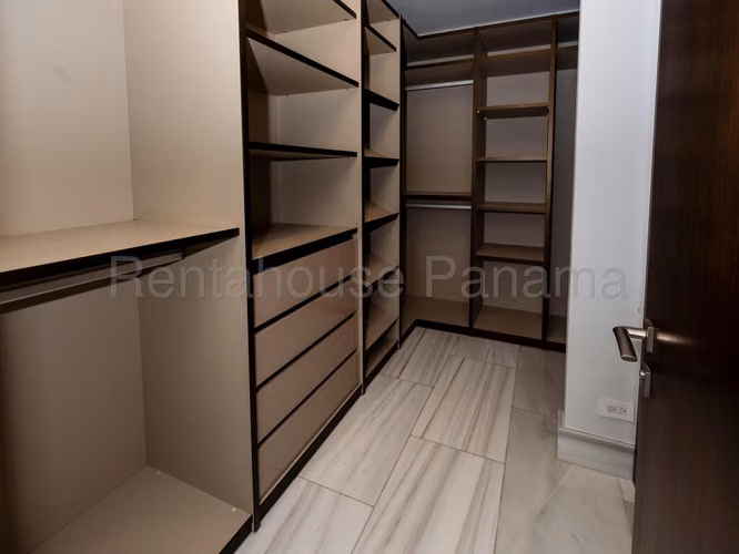 Se Alquila Apartamento en Paitilla LA27-711
