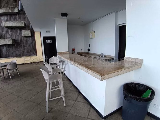 Se Vende Apartamento en Avenida Balboa LA27-753