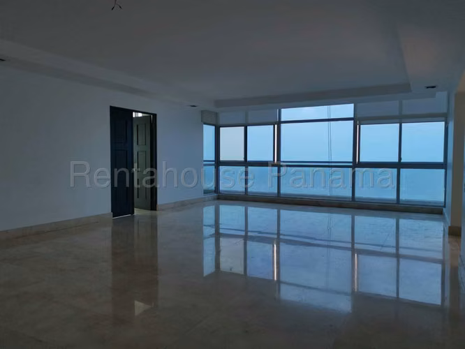Se Vende Apartamento en Costa del Este LA27-721