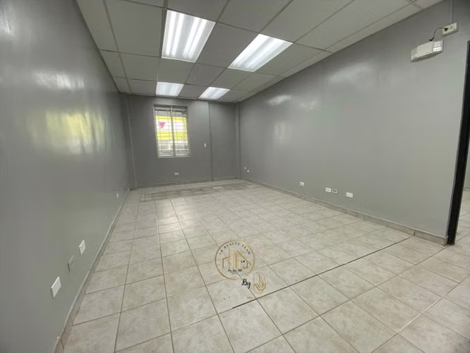 Alquiler de Local Comercial / Oficina en Vista Hermosa - LH