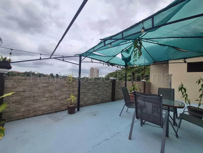 Casa en alquiler de 133m2 en Villa Lucre