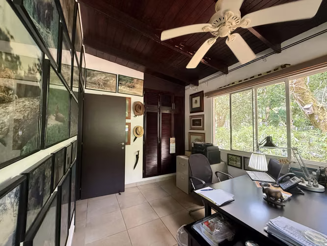 Casa Encantadora a la Orilla del Lago en Venta en Cerro Azul