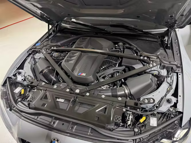 BMW M4 COMPETITION 2025