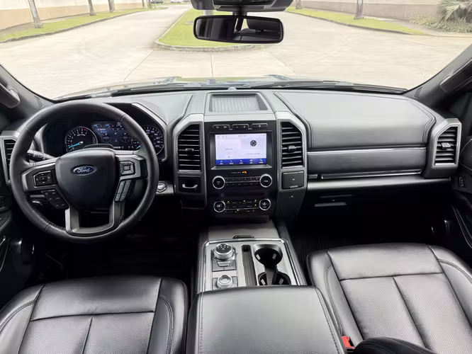 Ford Expedition XLT 2020 a solo $ 30,900