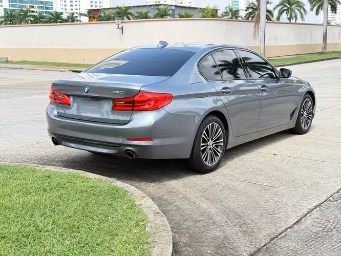 BMW 520i 2020 a solo $17,900 Negociable